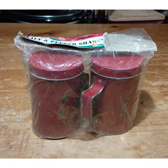 Vintage Metal Tin Christmas Holiday Tree & Wreath Stovetop Salt & Pepper Shakers - Picture 1 of 6